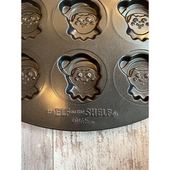 Wilton Elf On The Shelf Non-Stick Holiday Cookie Pan With 12 Elf Face Molds - Picture 3 of 3
